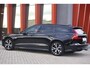 Volvo V60 T6 Recharge AWD R-Design | Panoramadak | Trekhaak | Stoelverwarming | BLIS | Pilot Assist | Harman / Kardon | Glossy Black