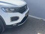 Volkswagen T-Roc 1.5 TSI Sport / Keyless Entry & Start  / Achteruitrijcamera / Apple Carplay & Android Auto  / DAB Radio  / Elektrische achterklep  / Lichtmetalen velgen 17”  /
