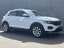 Volkswagen T-Roc 1.5 TSI Sport / Keyless Entry & Start  / Achteruitrijcamera / Apple Carplay & Android Auto  / DAB Radio  / Elektrische achterklep  / Lichtmetalen velgen 17”  /