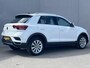 Volkswagen T-Roc 1.5 TSI Sport / Keyless Entry & Start  / Achteruitrijcamera / Apple Carplay & Android Auto  / DAB Radio  / Elektrische achterklep  / Lichtmetalen velgen 17”  /