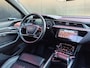 Audi E-tron 55 quattro advanced Pro Line Plus 95 kWh | Panoramadak | B&O | Trekhaak | Leer | Dealer onderhouden | Achteruitrijcamera | Audio installatie premium | Camera voor