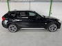 BMW X1 XDRIVE28I EXECUTIVE / 6-cilinder / Camera / Afneembare trekhaak / 18 inch / Automaat / Boekjes en documenten aanwezig.
