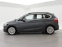 BMW 2-Serie Active Tourer 225i H.E. 230 PK AUT. *81.089 KM / ORIG. NL* + CARPLAY | HEAD-UP | LEDER | SFEERVERL. | STOELVERW.