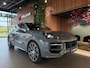 Porsche Cayenne Coupé 3.0 E-Hybrid Sportchrono | Sportuitlaat | 360 Camera | SportDesign pakket | Bose | Keyless | SoftClose | 22inch |