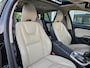 Volvo V60 2.0T Summum Automaat! Trekhaak! Schuifdak! Xenon! Leer! Mooie/Nette Auto! Dealer Onderhouden!