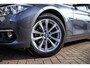 BMW 3-Serie Touring 320i Luxury Line|Pano|HUD|B48|Memory|Keyless|Trekhaak|BTW