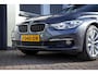 BMW 3-Serie Touring 320i Luxury Line|Pano|HUD|B48|Memory|Keyless|Trekhaak|BTW