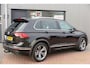 Volkswagen Tiguan 1.4 TSI 92kw 125pk R-Line Connected Series, Trekhaak afneembaar , Lane assist, Cruise control , Carplay , Navi, PDC, Achteruitrijcamera , LMV. Parkeerassistent . etc