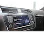Volkswagen Tiguan 1.4 TSI 92kw 125pk R-Line Connected Series, Trekhaak afneembaar , Lane assist, Cruise control , Carplay , Navi, PDC, Achteruitrijcamera , LMV. Parkeerassistent . etc