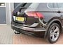 Volkswagen Tiguan 1.4 TSI 92kw 125pk R-Line Connected Series, Trekhaak afneembaar , Lane assist, Cruise control , Carplay , Navi, PDC, Achteruitrijcamera , LMV. Parkeerassistent . etc