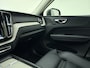 Volvo XC60 T8 390pk AWD Inscription / Harman Kardon audio / Panorama dak / Trekhaak / BLIS / Keyless entry / Elektrisch verstelbare stoelen /