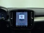 Volvo XC40 B3 177pk Plus Dark / Elektrische verstelbare stoelen / 360 graden camera / Harman kardon audio / Keyles enrty / All-season banden / 19''velgen /