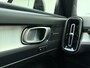 Volvo XC40 B3 177pk Plus Dark / Elektrische verstelbare stoelen / 360 graden camera / Harman kardon audio / Keyles enrty / All-season banden / 19''velgen /