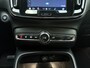 Volvo XC40 B3 177pk Plus Dark / Elektrische verstelbare stoelen / 360 graden camera / Harman kardon audio / Keyles enrty / All-season banden / 19''velgen /