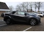 Toyota C-HR / C-HR+ 1.8 HYBRID 140 FIRST EDITION STUUR/STOEL&WISSERVERW. LED SENSOREN V+A NAVI DODEHOEKDETECTIE DRAADLOOS TEL.LADER PRIVACY GLASS