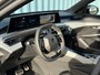Peugeot e-5008 GT Avantage 73 kWh Alcantara bekleding | 360 camera | Adeptieve cruise control | Standkachel | Stoelverwarming | Elektrische stoelen met memory en massage | Lendensteun | Stuurwiel verwarming | Elektrische achterklep