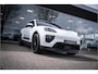 Porsche Macan 100 kWh ** Panodak ** 22inch ** BOSE ** Rijbereik 588km (WLTP) NL-auto ** NAP!!