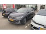 Volkswagen T-Roc 1.5 TSI R-Line Business+ Achteruitrijcamera (rear view), parkeersensoren voor en achter (pdc), digital cockpit pro, R-Line in- en exterieur, LED Matrix (IQ.Lights), climatronic, navigatie, 18" 'Nevada' LMV, verwarmbare voorstoelen, verwarmbaar multifunctioneel lederen stuurwiel, chrome dakrails, privacy glas, adaptieve cruise control (acc), elektrisch verstel-, verwarm- en inklapbare buitenspiegels, draadloos Apple Carplay & Android Auto, DAB+, variabele laadvloer etc.