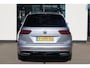 Volkswagen Tiguan 2.0 TSI 4Motion R-Line 7p 7 zits r-line in en exterieur panoramadak 20" LMV Suzuka head up display discover pro navi digital cockpit pro area view rondom zicht camera verwarmbare voorruit stoelverwarming elektrische achterklep keyless entry wegklapbare trekhaak side assist keyless entry VW Dealer onderhouden