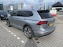 Volkswagen Tiguan 2.0 TSI 4Motion R-Line 7p 7 zits r-line in en exterieur panoramadak 20" LMV Suzuka head up display discover pro navi digital cockpit pro area view rondom zicht camera verwarmbare voorruit stoelverwarming elektrische achterklep keyless entry wegklapbare trekhaak side assist keyless entry VW Dealer onderhouden