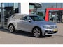 Volkswagen Tiguan 2.0 TSI 4Motion R-Line 7p 7 zits r-line in en exterieur panoramadak 20" LMV Suzuka head up display discover pro navi digital cockpit pro area view rondom zicht camera verwarmbare voorruit stoelverwarming elektrische achterklep keyless entry wegklapbare trekhaak side assist keyless entry VW Dealer onderhouden