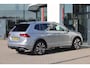Volkswagen Tiguan 2.0 TSI 4Motion R-Line 7p 7 zits r-line in en exterieur panoramadak 20" LMV Suzuka head up display discover pro navi digital cockpit pro area view rondom zicht camera verwarmbare voorruit stoelverwarming elektrische achterklep keyless entry wegklapbare trekhaak side assist keyless entry VW Dealer onderhouden