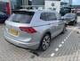 Volkswagen Tiguan 2.0 TSI 4Motion R-Line 7p 7 zits r-line in en exterieur panoramadak 20" LMV Suzuka head up display discover pro navi digital cockpit pro area view rondom zicht camera verwarmbare voorruit stoelverwarming elektrische achterklep keyless entry wegklapbare trekhaak side assist keyless entry VW Dealer onderhouden