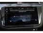 Volkswagen Tiguan 2.0 TSI 4Motion R-Line 7p 7 zits r-line in en exterieur panoramadak 20" LMV Suzuka head up display discover pro navi digital cockpit pro area view rondom zicht camera verwarmbare voorruit stoelverwarming elektrische achterklep keyless entry wegklapbare trekhaak side assist keyless entry VW Dealer onderhouden