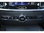 Volvo V60 T5 R-Design - IntelliSafe Assist & Surround - Full LED koplampen - Sensus navigatie - Harman Kardon Audio - Verwarmbare voorstoelen - Parkeersensoren voor & achter - Extra getint glas - 19' LMV