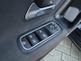 Mercedes-Benz A-klasse 200 Premium Plus | AMG-pakket | Pano-dak | Widescreen | Ambi light | sportstoelen | 19 inch |