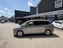 Citroën C4 Grand SpaceTourer 7-Persoons 130 Pk Benzine KGJ-74-X * Navigatie * Keyless Start * DAB Radio * Climate & Cruise Control * L.M. Velgen & Michelin * Achteruitrij Parkeer Camera * Vingerhoets; Vierde Generatie Eersteklas Service. Al meer dan 100 jaar een begrip in de Brabantse Kempen.