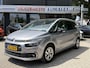 Citroën C4 Grand SpaceTourer 7-Persoons 130 Pk Benzine KGJ-74-X * Navigatie * Keyless Start * DAB Radio * Climate & Cruise Control * L.M. Velgen & Michelin * Achteruitrij Parkeer Camera * Vingerhoets; Vierde Generatie Eersteklas Service. Al meer dan 100 jaar een begrip in de Brabantse Kempen.