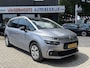 Citroën C4 Grand SpaceTourer 7-Persoons 130 Pk Benzine KGJ-74-X * Navigatie * Keyless Start * DAB Radio * Climate & Cruise Control * L.M. Velgen & Michelin * Achteruitrij Parkeer Camera * Vingerhoets; Vierde Generatie Eersteklas Service. Al meer dan 100 jaar een begrip in de Brabantse Kempen.