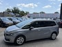 Citroën C4 Grand SpaceTourer 7-Persoons 130 Pk Benzine KGJ-74-X * Navigatie * Keyless Start * DAB Radio * Climate & Cruise Control * L.M. Velgen & Michelin * Achteruitrij Parkeer Camera * Vingerhoets; Vierde Generatie Eersteklas Service. Al meer dan 100 jaar een begrip in de Brabantse Kempen.
