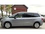 Citroën C4 Grand SpaceTourer 7-Persoons 130 Pk Benzine KGJ-74-X * Navigatie * Keyless Start * DAB Radio * Climate & Cruise Control * L.M. Velgen & Michelin * Achteruitrij Parkeer Camera * Vingerhoets; Vierde Generatie Eersteklas Service. Al meer dan 100 jaar een begrip in de Brabantse Kempen.