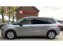Citroën C4 Grand SpaceTourer 7-Persoons 130 Pk Benzine KGJ-74-X * Navigatie * Keyless Start * DAB Radio * Climate & Cruise Control * L.M. Velgen & Michelin * Achteruitrij Parkeer Camera * Vingerhoets; Vierde Generatie Eersteklas Service. Al meer dan 100 jaar een begrip in de Brabantse Kempen.