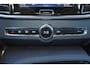 Volvo V90 T4 Momentum - IntelliSafe Assist & Surround - Navigatie - Apple® CarPlay - Android Auto - Lederen bekleding met verwarmbare voorstoelen - Elektr. bedienbare achterklep - Automatische bagageruimte afdekking - Parkeersensoren voor & achter - Automatisch dimmende binnen- & buitenspiegels - 12,3 inch bestuurdersdisplay - 18 inch LMV - Cross Traffic Alert