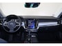 Volvo V90 T4 Momentum - IntelliSafe Assist & Surround - Navigatie - Apple® CarPlay - Android Auto - Lederen bekleding met verwarmbare voorstoelen - Elektr. bedienbare achterklep - Automatische bagageruimte afdekking - Parkeersensoren voor & achter - Automatisch dimmende binnen- & buitenspiegels - 12,3 inch bestuurdersdisplay - 18 inch LMV - Cross Traffic Alert