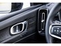Volvo EX40 Single Motor Ext. Range Plus Bl. Ed. Europa 82 kWh | Harman/Kardon | Power Seats | BLIS | Adaptive Cruise Control | Stoelverwarming voor & achter | Stuurverwarming | Warmtepomp | Getint Glas |