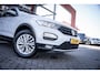 Volkswagen T-Roc 1.5 TSI Style | Automaat | Adapt. cuise | Trekhaak | Multifunctie stuur | Navi | Parkeerhulp | Lane assist |
