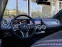 Mercedes-Benz EQA 300 4MATIC AMG Line 67 kWh | Panoramadak | Stoelverwarming | 1800kg Trekgewicht | Navigatie | Crusie Control | Achteruitrijcamera | Parkeersensoren | Apple Carplay/Android Auto |