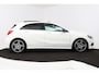 Mercedes-Benz A-klasse 200 Ambition Automaat (PANORAMADAK, STOELVERWARMING, NAVIGATIE, PARKEERSENSOREN)