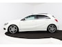 Mercedes-Benz A-klasse 200 Ambition Automaat (PANORAMADAK, STOELVERWARMING, NAVIGATIE, PARKEERSENSOREN)