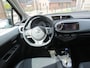 Toyota Yaris 1.5 Full Hybrid Dynamic Automaat * Rijklaarprijs incl. garantie * Cruise control * Camera * Half Leder * Stoelverwarming * Lichtmetalen velgen *