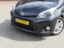 Toyota Yaris 1.5 Full Hybrid Dynamic Automaat * Rijklaarprijs incl. garantie * Cruise control * Camera * Half Leder * Stoelverwarming * Lichtmetalen velgen *