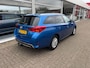 Toyota Auris Touring Sports 1.8 Hybrid Aspiration | 2e eigenaar | Automaat | Trekhaak | Airco | Navigatie | Cruise control | Achteruitrijcamera | APK tot 01-03-2027 | NAP |