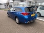 Toyota Auris Touring Sports 1.8 Hybrid Aspiration | 2e eigenaar | Automaat | Trekhaak | Airco | Navigatie | Cruise control | Achteruitrijcamera | APK tot 01-03-2027 | NAP |