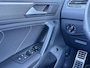 Volkswagen Tiguan 1.5 TSI R-LINE BUSINESS+ I AUTOMAAT I TREKHAAK I P-CAMERA I SCHUIF/KANTELDAK I ADAPTIVE CRUISE CONTROL