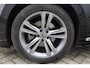 Volkswagen Arteon 1.4 TSI eHybrid R-Line Business+ SOH 98,13% 218PK / 160kW DSG, Achteruitrijcamera (rear view), dodehoekdetectie (side assist), discover pro navigatie, LED Matrix (IQ.Lights), adaptieve cruise control (acc) met travel assist, lederen / alcantara bekleding, digital cockpit pro, verwarmbare voorstoelen, verwarmbare achterbank, grootlichtassistent (light assist), draadloos Apple Carplay & Android Auto, elektrisch verstelbare ErgoComfort bestuurdersstoel met massagefunctie, zwarte dakhemel, keyless go, spraakbediening, draadloze telefoonlader, 3-zone climatronic, elektrisch verstel-, verwarm- en inklapbare buitenspiegels
