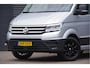 Volkswagen Crafter 35 2.0 TDI L3H3 75 EDITION 177PK AUT. LED, LEDER, TREKHAAK, ERGO ACTIVE GEVEERDE STOEL, STUURVERWARMING, STOELVERWARMING, VOORRUITVERWARMING, ADAPT. CRUISE, CAMERA, NAVI, CLIMA, NL AUTO, NAP